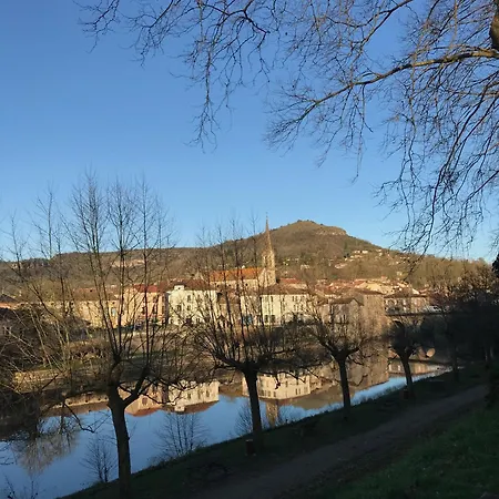 La Bergerie En Bord D'aveyron Apartamento *